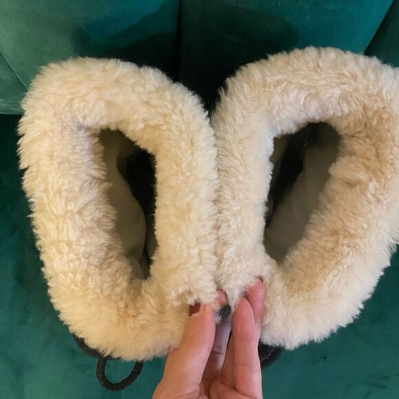 UGG Suburb Crochet Size 6 Suede Sweater Lined Boots - Picture 9 of 16